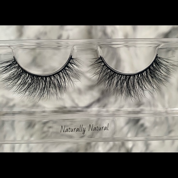 “Naturally Natural” || Lashful Lengths Luxury Mink Eyelashes - Picture 1 of 7